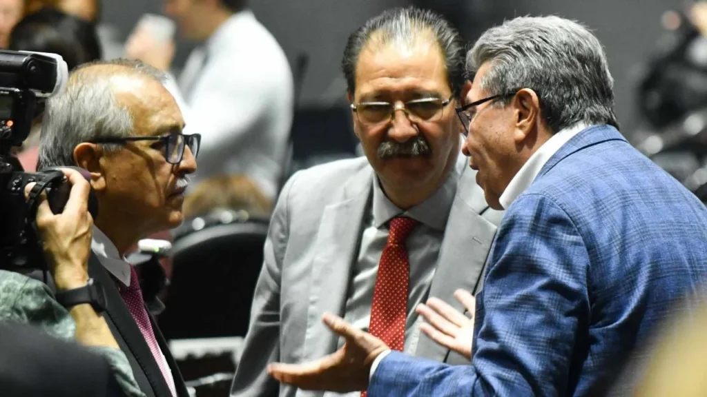 El coordinador de diputados del PT cuestionó el Plan B de la reforma electoral que propuso la presidenta de México.