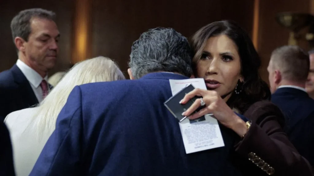 Se revelaron polémicas fotos del esposo de Kristi Noem, exsecretaria del DHS, y Trump opinó sobre los hechos.
