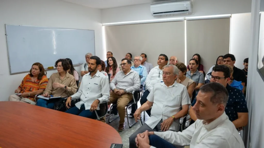 Campeche promueve el diálogo como vía pacífica y rápida en controversias administrativas con titulares de dependencias del Poder Ejecutivo y notarios.