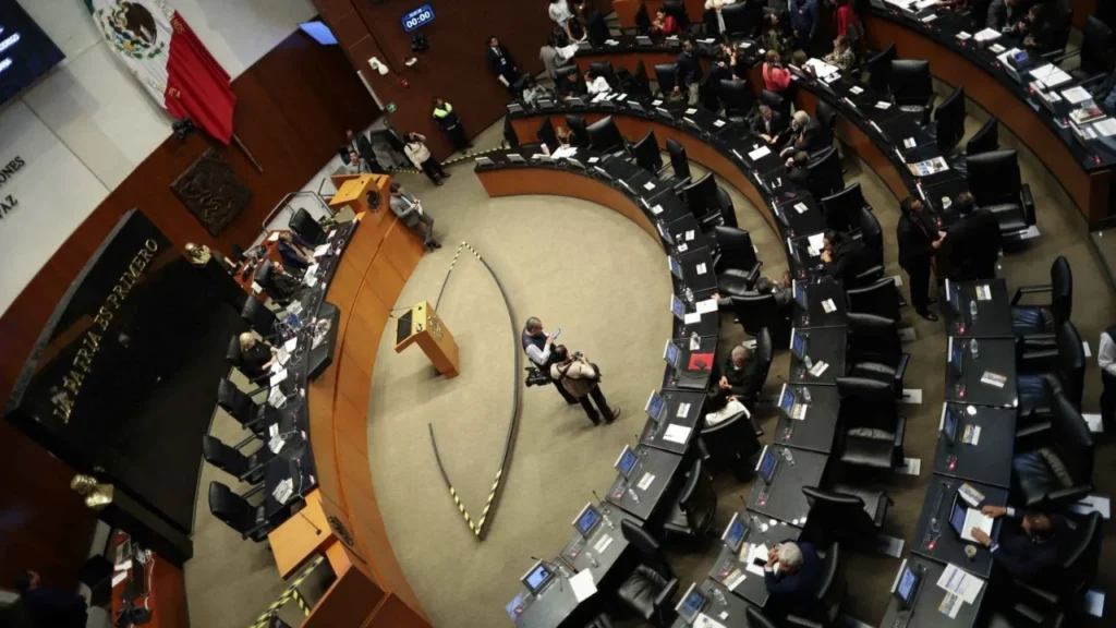Con 87 votos a favor y 41 en contra, el Senado aprobó, en lo general, el Plan B electoral, continúa la discusión en lo particular.