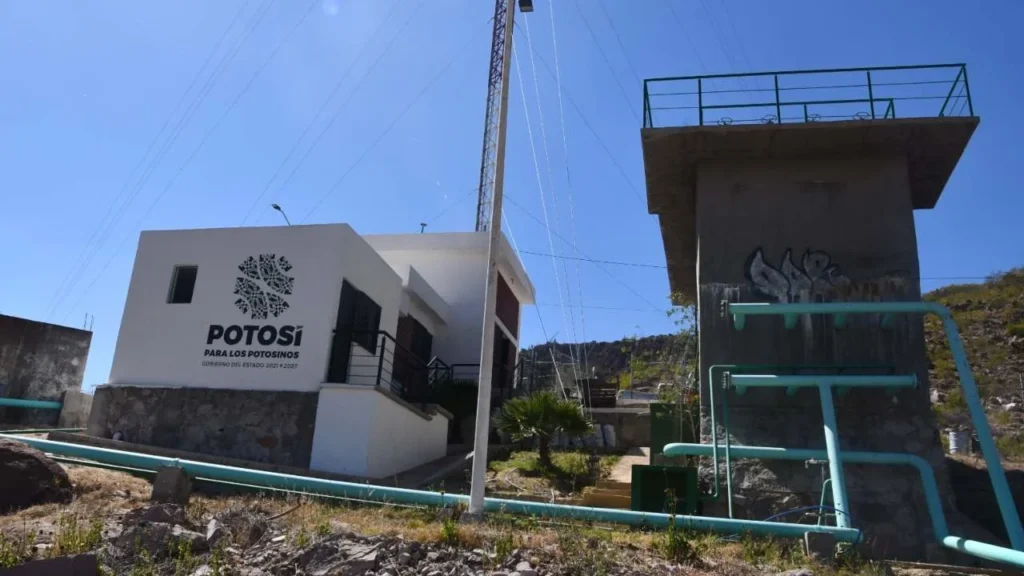 Actualmente registra una perforación de 90 metros y prevé alcanzar los 280 metros de profundidad. 