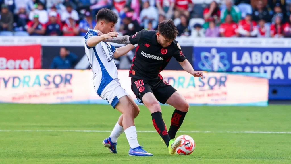 Los Tuzos del Pachuca empataron en casa ante los Diablos Rojos del Toluca y el cuadro mexiquense mantiene el invicto.