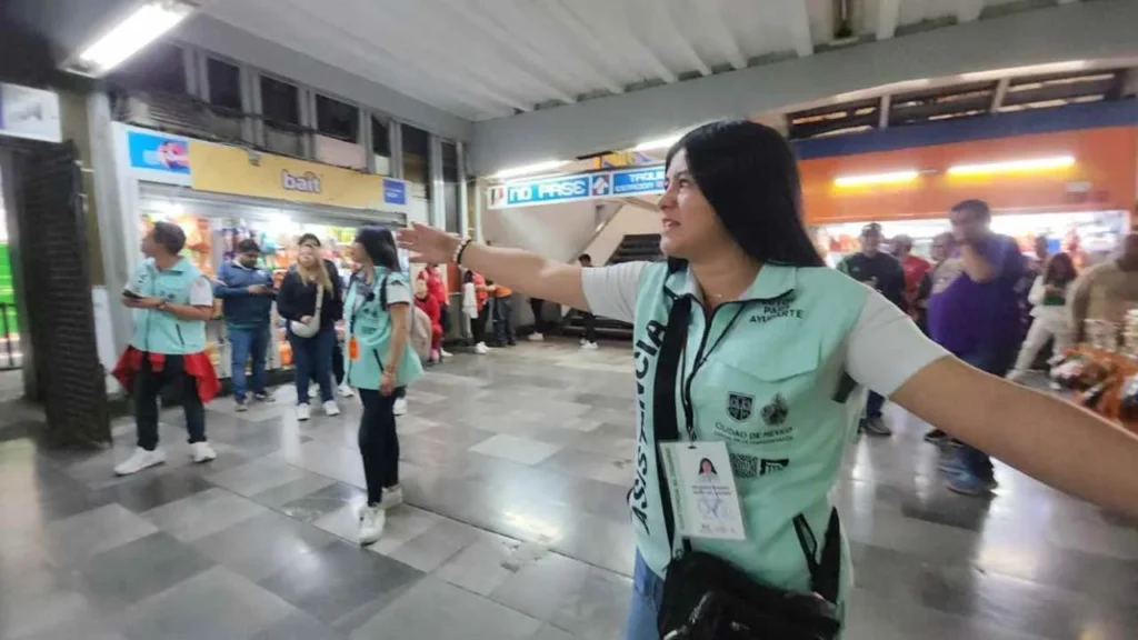 Personal del STC mantiene un operativo de Asistencia y Orientación al Usuario para las personas que asistan al Estadio Ciudad de México.