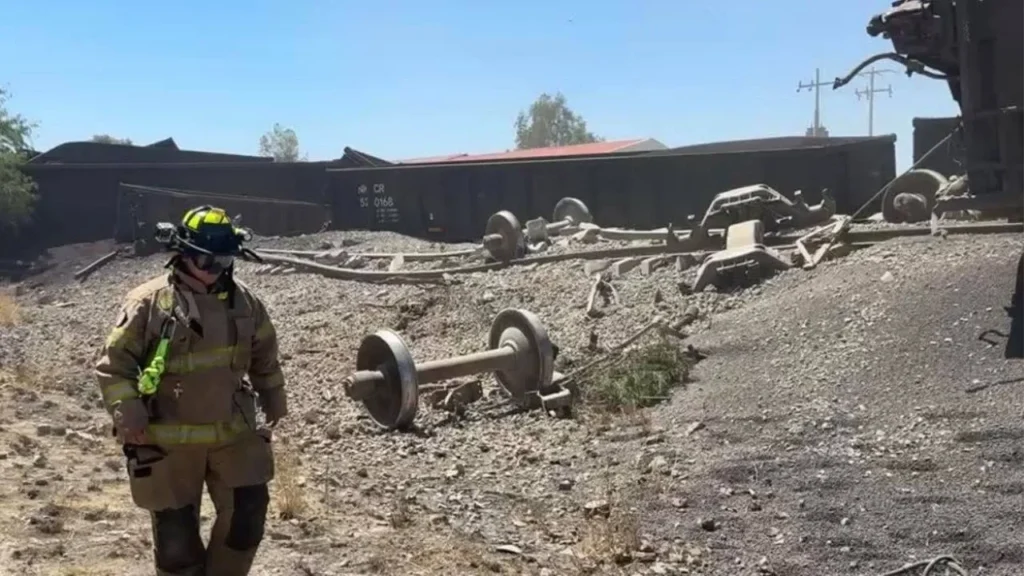 Un tren de carga descarriló en Aguascalientes y dejó un migrante muerto y 6 más heridos, además de 25 vagones afectados.