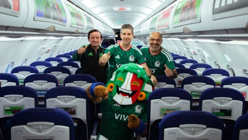 La línea aérea Viva Aerobus 'uniformó' un avión A320neo con los colores y la temática de la Selección Mexicana de futbol.