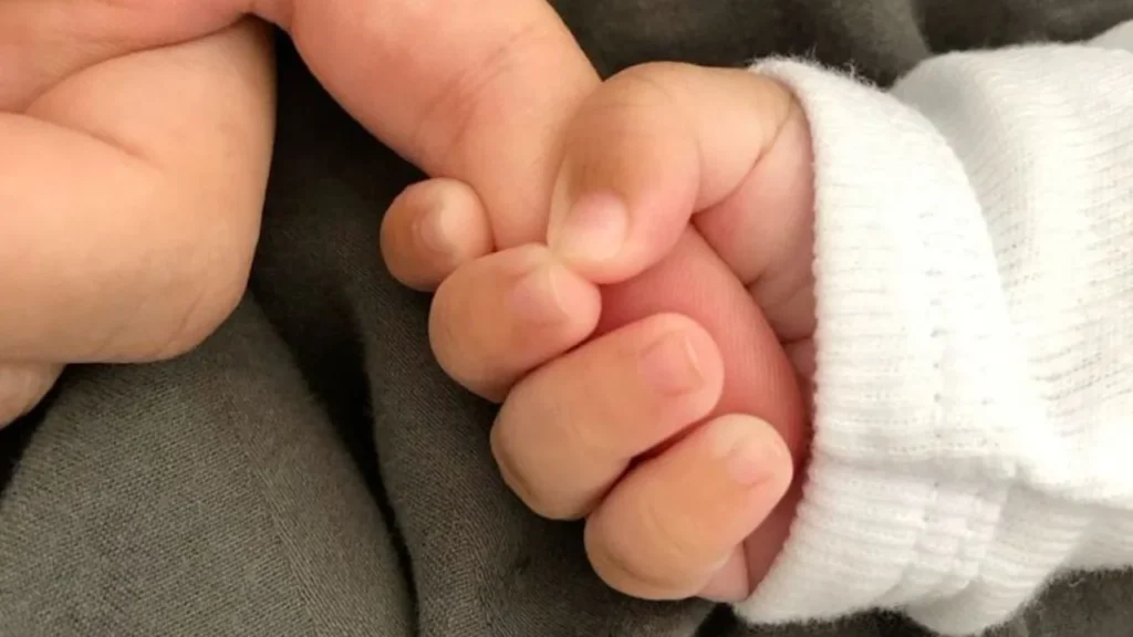 Muere el bebé hallado en bote de basura del TESE, no alcanzó a recibir atención médica