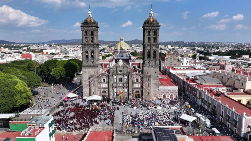 El gobernador de Puebla, Alejandro Armenta, realizó recorridos aéreos para supervisar acciones de atención para reforzar la seguridad.