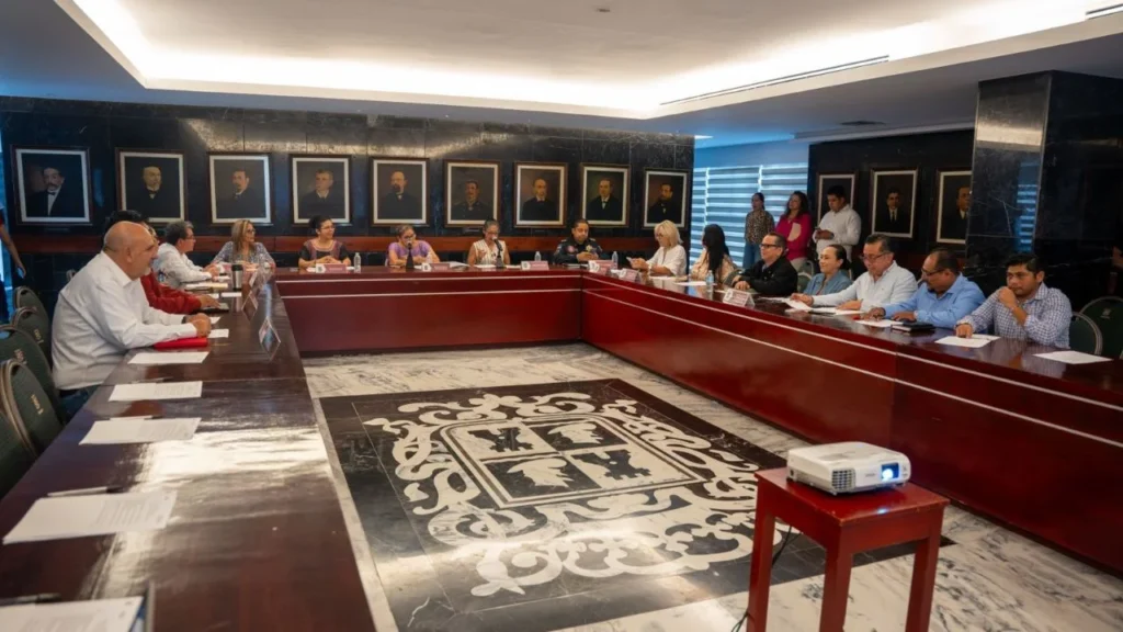Reunión de trabajo encabezada por la secretaria de Gobierno, Liz Hernández Romero, para fortalecer estrategias de salud mental dirigidas a niñas, niños, adolescentes y jóvenes en Campeche.