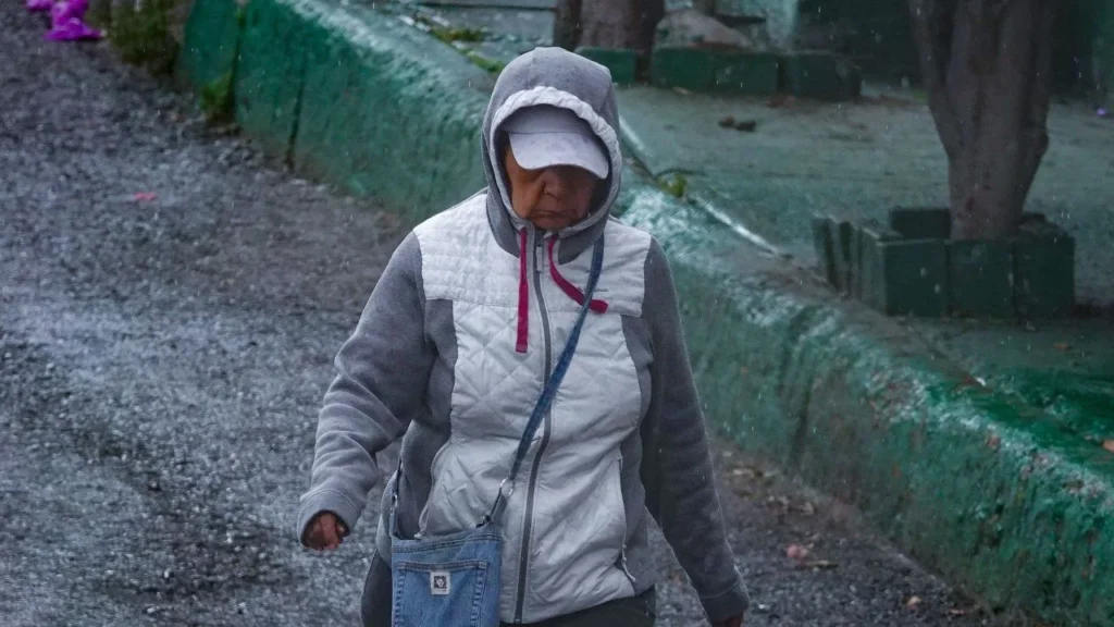 Clima hoy: se prevén fuertes vientos y posible formación de torbellinos en el norte del país, además de lluvias con descargas eléctricas y caída de granizo.