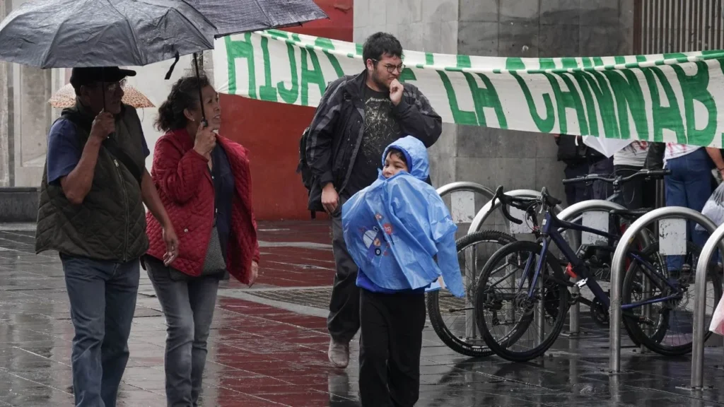 El clima hoy en México traerá lluvias con descargas eléctricas y posible granizo en el norte, mientras el calor extremo continúa afectando varias regiones del país.