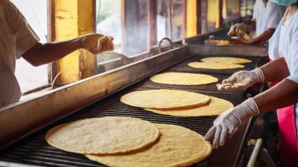 La tortilla, símbolo de la gastronomía mexicana, es celebrada este 25 de abril como uno de los alimentos más importantes en la dieta diaria del país.
