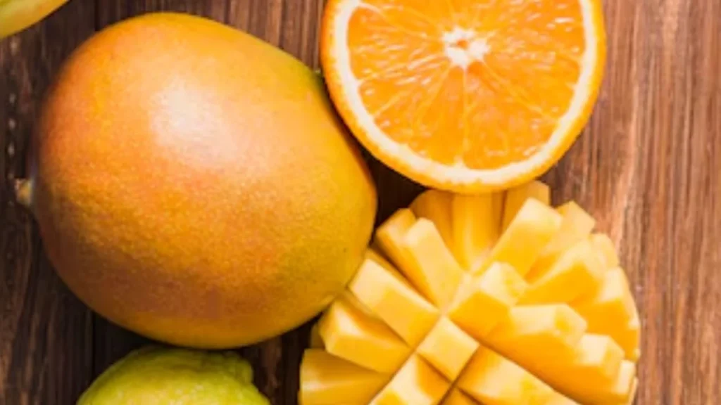 El mango y la naranja destacan como frutas de temporada en México, con precios accesibles y alto valor nutricional, según datos de Profeco.