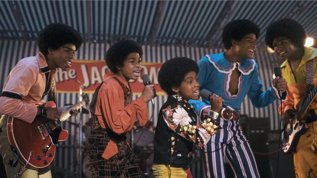 El filme 'Michael' deja fuera controversias y se enfoca en mostrar el ascenso a la gloria de una de las figuras más importantes de la música.