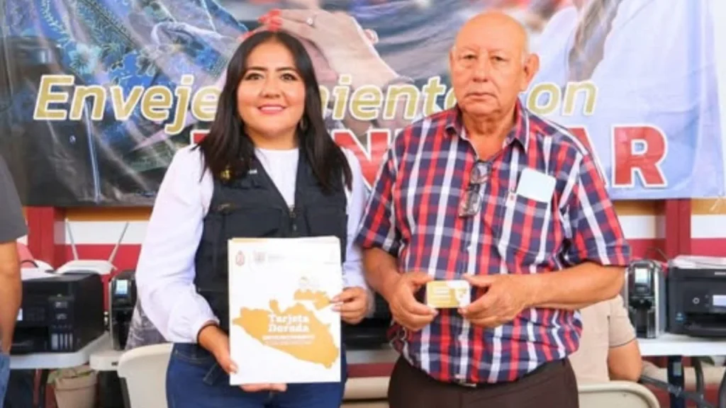 En días recientes se volvió tendencia en internet la llamada Tarjeta Dorada y aquí te contamos qué beneficios tiene y para quien aplica.