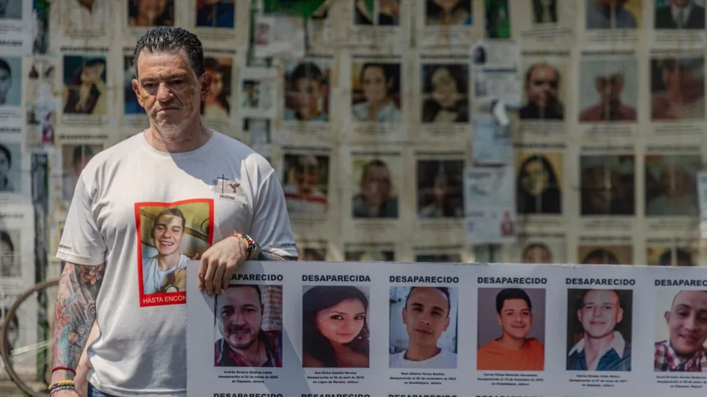 Parientes y activistas se reunieron en la Glorieta de las y los desaparecidos para decir que su dolor no puede ser invisibilizado en México.