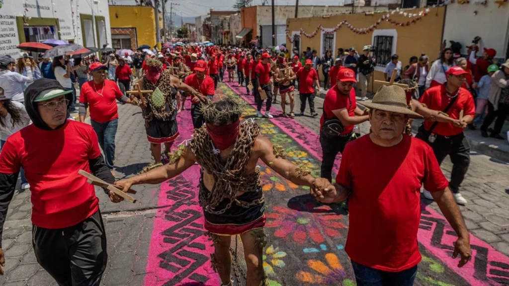 En Atlixco, la conmemoración del Viernes Santo adquiere un significado profundo con la tradicional Procesión del Silencio de Nexatengo.