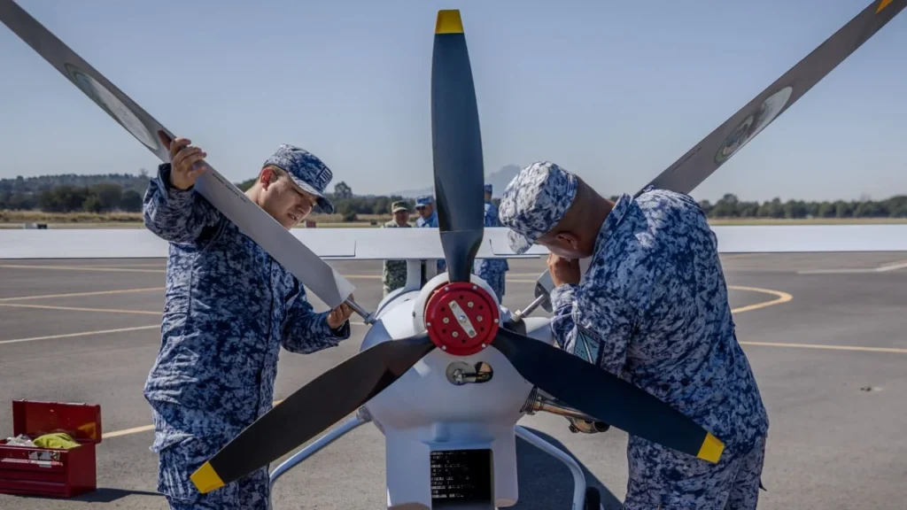 En la 13a Zona Militar de la Fuerza Aérea Mexicana, ubicada en Tlaxcala, se entrena una nueva generación de pilotos de drones.