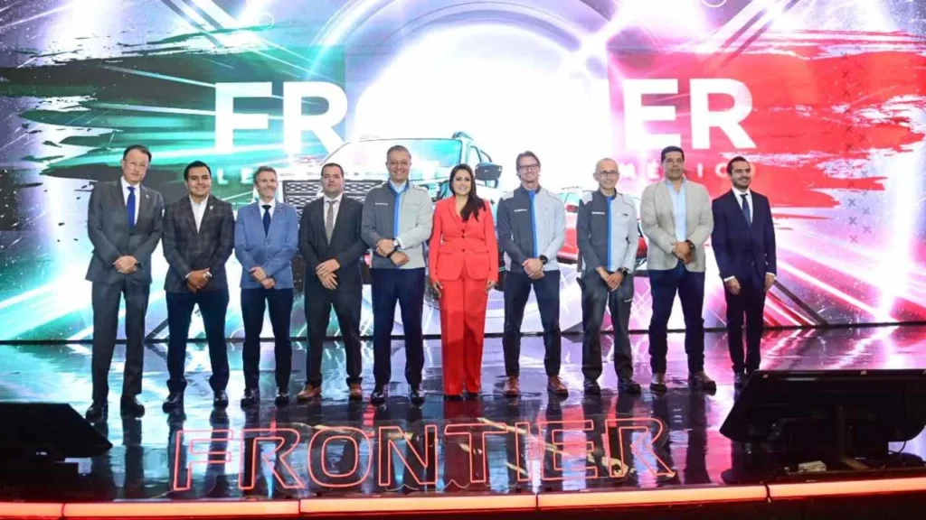 La gobernadora encabezó el inicio de producción de Nissan Frontier en Aguascalientes.