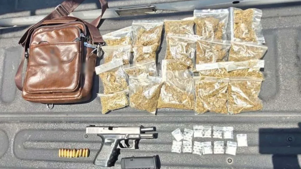 Elementos de la SSC CDMX detuvieron a un presunto integrante de “Los Malportados” vinculado al triple homicidio en Azcapotzalco; fue asegurado con droga y un arma de fuego.