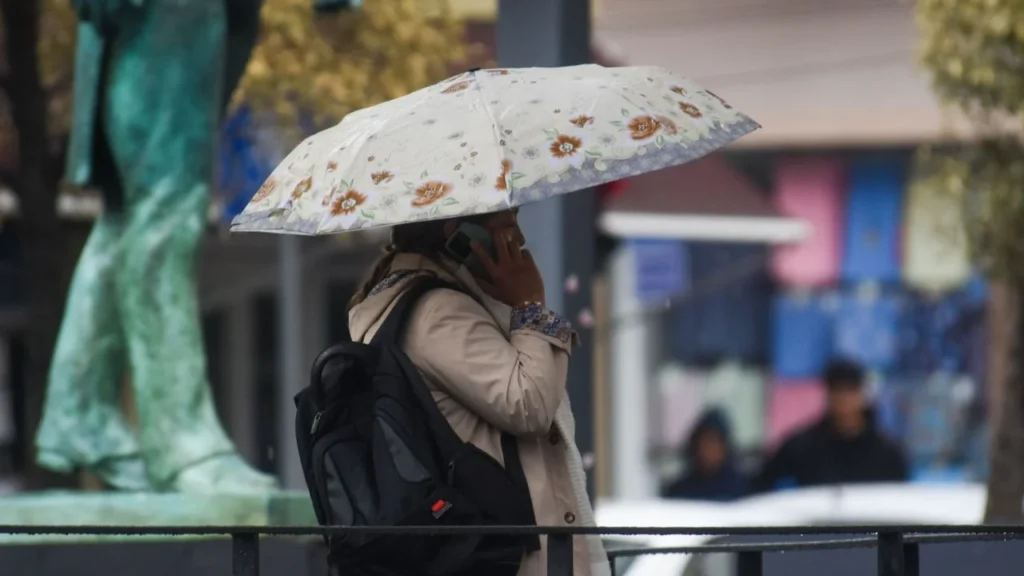 Clima hoy: Oaxaca y Chiapas registrarán lluvias intensas, mientras que Guerrero enfrentará precipitaciones muy fuertes; además, la onda de calor continuará afectando diversas regiones del país.