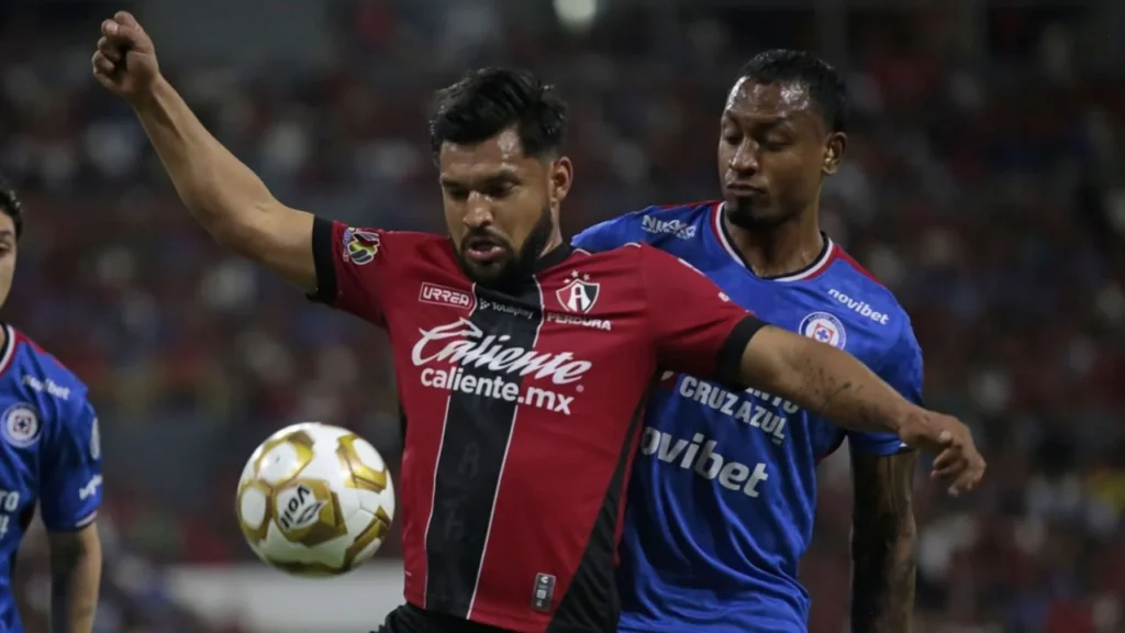 Cruz Azul se coloca un paso más cerca de las semifinales luego de vencer 3-2 al Atlas en el partido de ida de los cuartos de final.