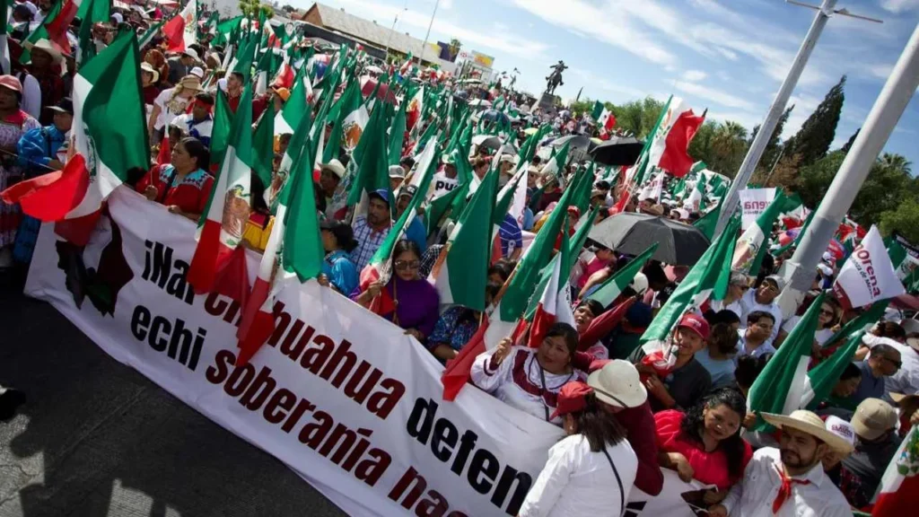Este sábado morenistas realizaron una marcha para exigir un juicio político contra la gobernadora de Chihuahua.