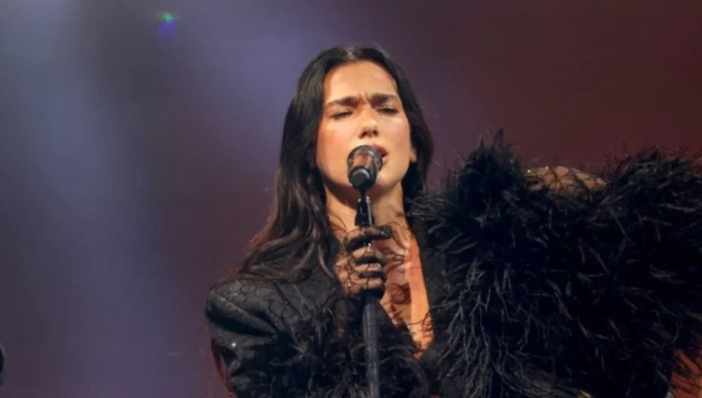 Dua Lipa anunció el estreno de la película completa de su tour grabado en México y el lanzamiento de un álbum en vivo.