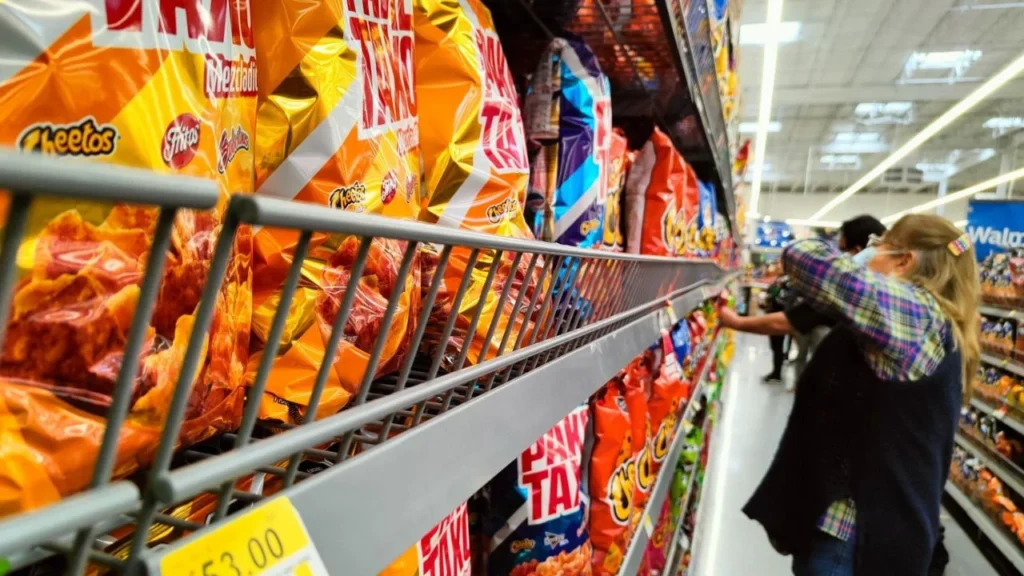 Rumbo al Mundial 2026, la Profeco realizó un estudio sobre papas y frituras, aquí te decimos cuáles son las que engañan al consumidor.