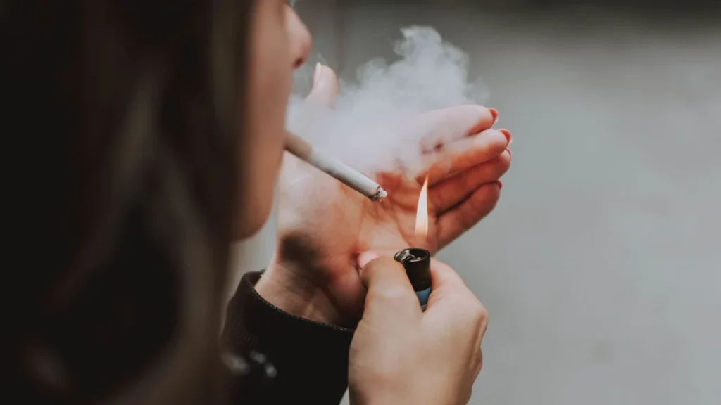 Conoce cuáles son los lugares donde está prohibido fumar en México, según la Ley General para el Control del Tabaco.