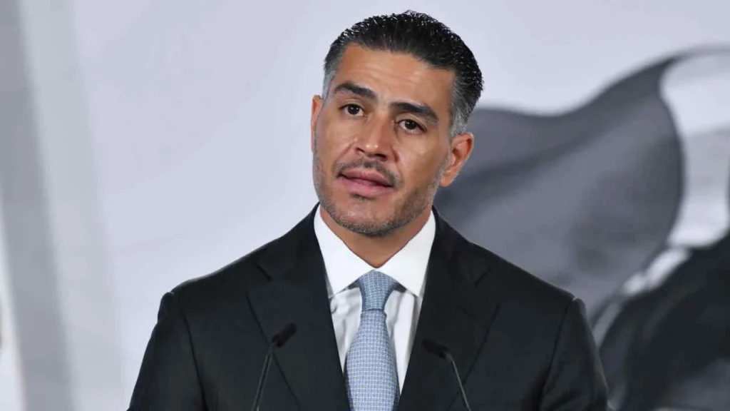 El funcionario dijo que su puesto exige compromiso al 100%, por lo que descartó una eventual carrera para la presidencia.