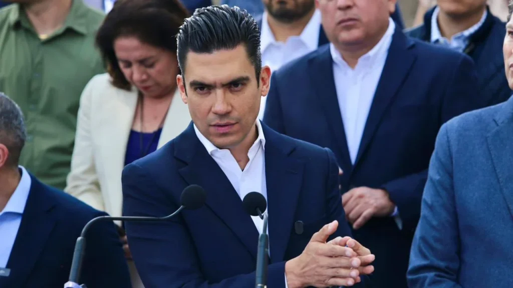 Jorge Romero, criticó que el Gobierno federal protege al gobernador con licencia de Sinaloa, Rubén Rocha, pero persigue a Maru Campos.