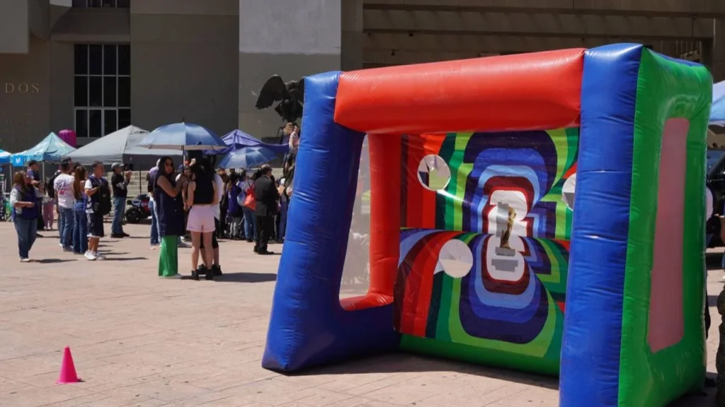 La alcaldía Cuauhtémoc presentó un tótem digital interactivo como parte de La Ruta Pambolera, el cual marca la cuenta regresiva rumbo al partido inaugural de la Copa Mundial de la FIFA 2026
