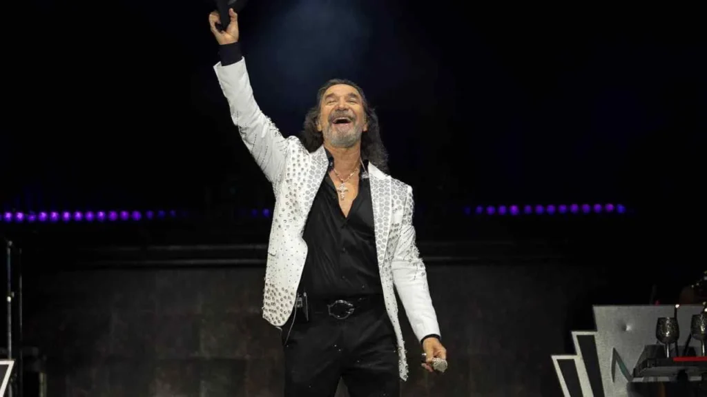  'El Buki' se presenta hoy en el Estadio GNP Seguros.