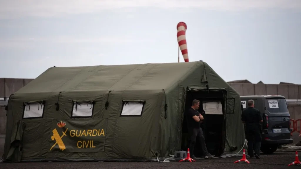 Autoridades sanitarias mantienen vigilancia en Tenerife ante la llegada de un crucero afectado por un brote de hantavirus, mientras la OMS asegura que el riesgo es bajo.