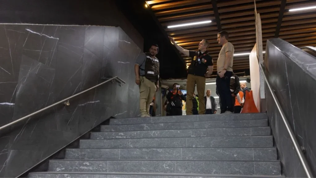 Adrián Rubalcava recorrió la Línea 2 del Metro para supervisar las obras de rehabilitación y renovación de estaciones previo al Mundial 2026.
