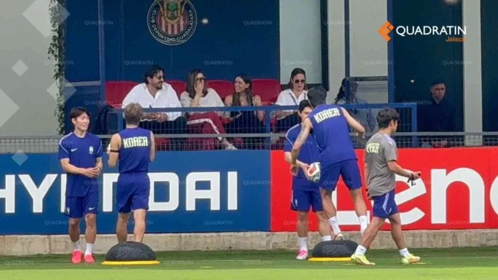El dueño de Chivas estuvo atento a los entrenamientos de Corea del Sur en las instalaciones de Verde Valle.