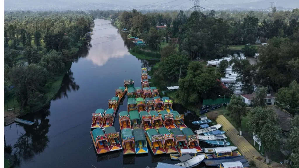 Brugada Molina resaltó a Xochimilco como destino obligado de visitantes nacionales y extranjeros