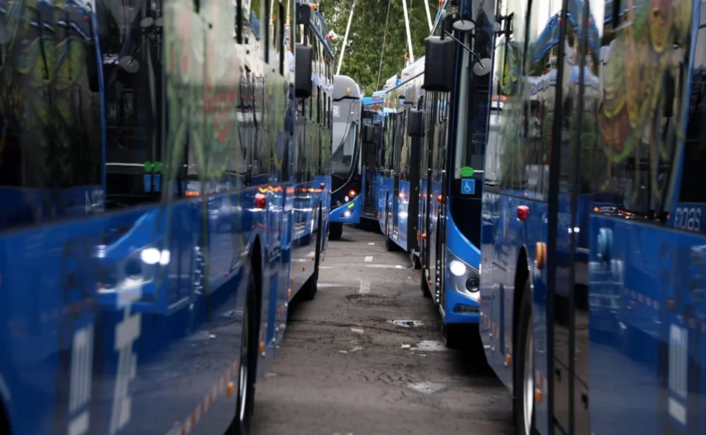 Clara Brugada Molina encabezó la puesta en marcha de la Fase 1 de la Línea 0 del Trolebús, una ruta que conectará Chapultepec con Ciudad Universitaria a través de unidades totalmente eléctricas.