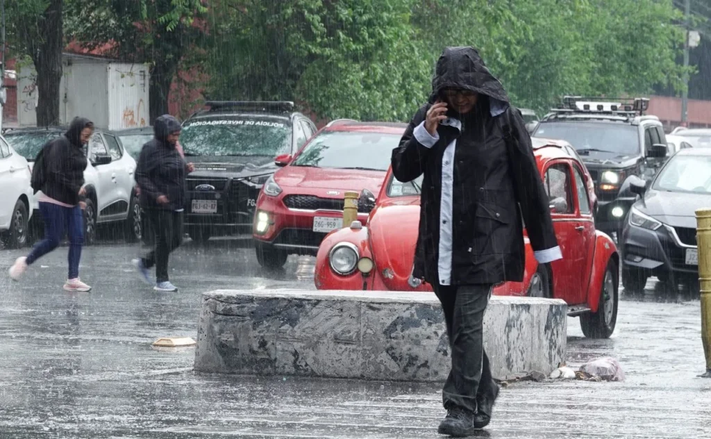 Clima hoy: aguaceros, tormentas eléctricas y calor extremo marcarán la jornada en México