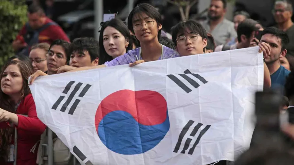 Aficionados coreanos se dieron cita en el hotel de concentración de la Selección de Corea del Sur.
