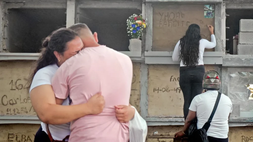 Familiares denuncian falta de registro oficial sobre migrantes llegados horas antes de la tragedia de los sismos en Venezuela.