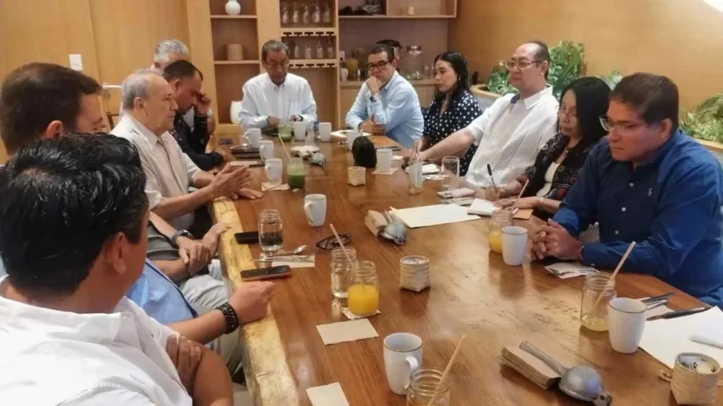 Esthela Damián se reunió con empresarios de la industria hotelera de Acapulco.