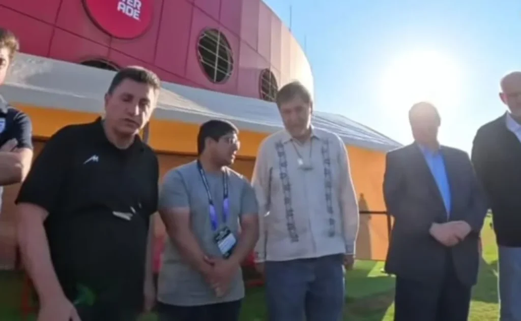 Fernández Noroña presume en redes sociales su reunión con la selección de Irán