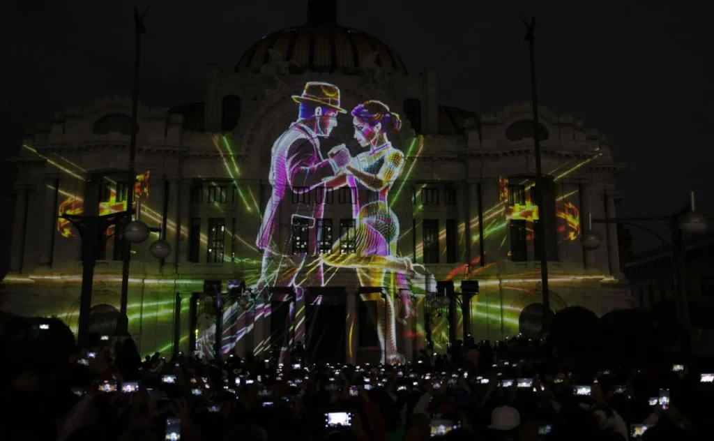 El videomapping "México, Ciudad que Baila" transforma la fachada del Palacio de Bellas Artes con imágenes, música y ritmos representativos de la cultura mexicana