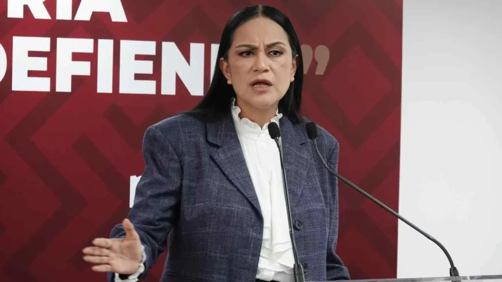 La dirigente nacional de Morena dijo que no están preocupados por la denuncia contra AMLO.