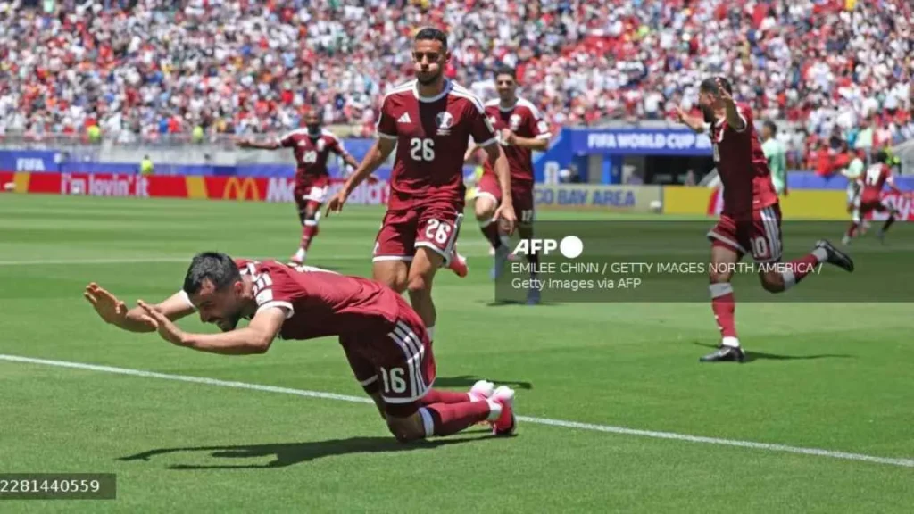Festejo de la selección de Qatar tras el empate en los últimos minutos del partido.