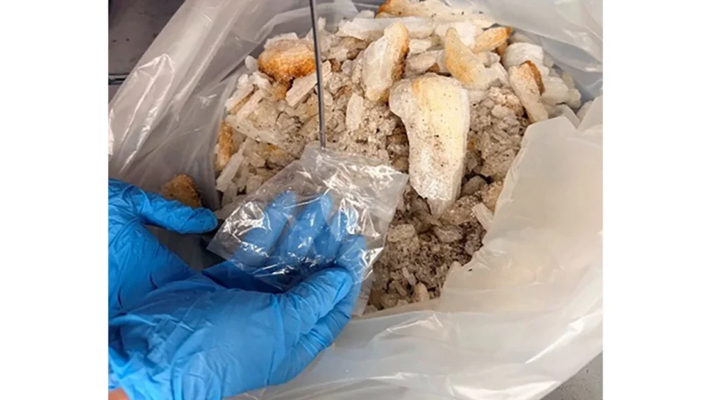 Clorhidrato de metanfetamina, con un peso aproximado de tres kilos