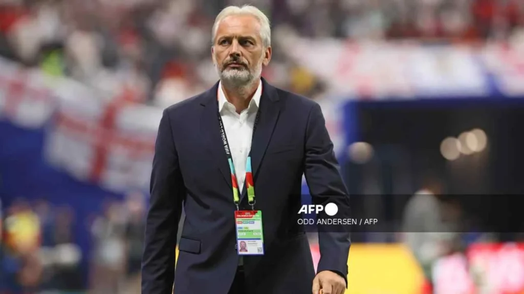 El técnico del conjunto africano recibió una noticia lamentable al término de una conferencia de prensa.