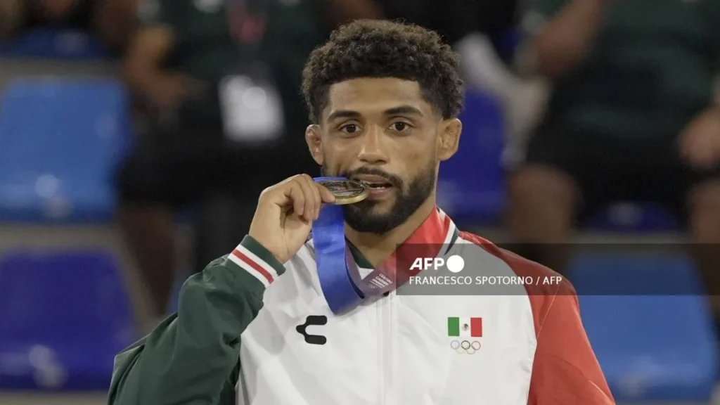 La delegación mexicana cerró el día con 88 medallas de oro y un total de 201 preseas, seguida por Colombia en los Juegos Centroamericanos.