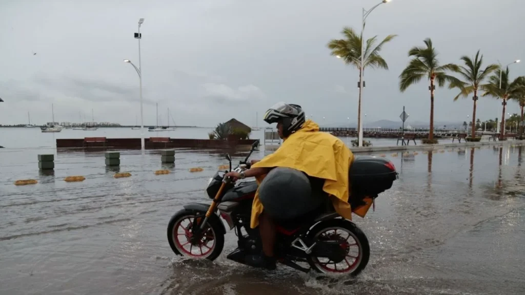 Huracán Karina ya es categoría 3 ¿Afectará México?